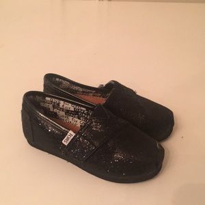 Black sparkly Toms